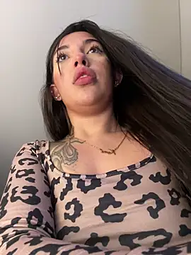 KarolVega- online show from February 18, 1:10 am