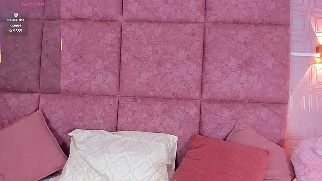 LilyRoxi online show from December 18, 9:40 pm