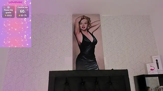 Selena fox7 online show from December 5, 4:22 am