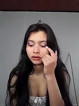 CHLOE ISABELL online show from October 5, 5:58 pm