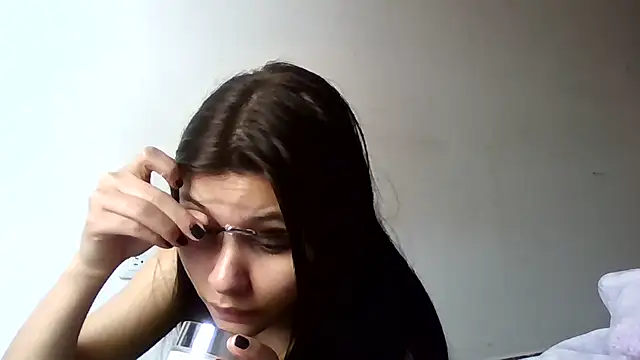 CHLOE ISABELL online show from April 13, 4:55 pm