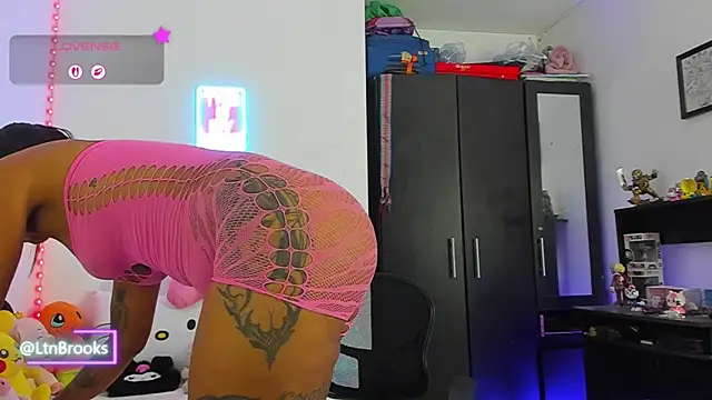 Annaa Brooks online show from November 6, 11:20 pm