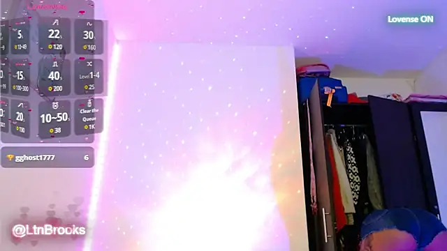 Annaa Brooks online show from March 4, 9:00 pm