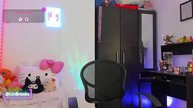 Annaa Brooks online show from November 7, 11:26 am