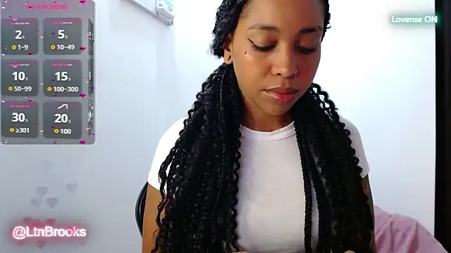 Annaa Brooks online show from March 3, 2:39 pm