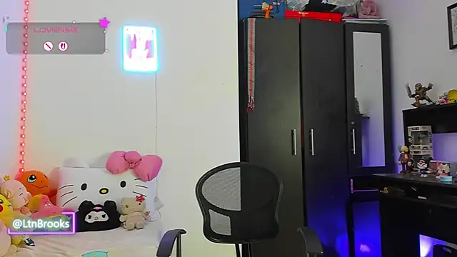 Annaa Brooks online show from November 5, 1:09 am