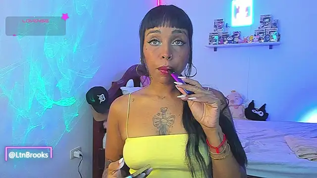 Annaa Brooks online show from November 30, 5:19 am