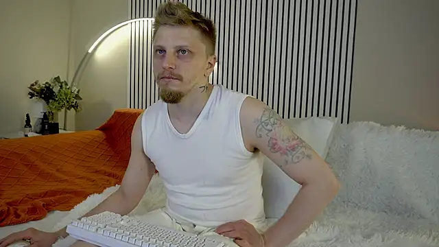 Snapshot of Saint_Vicious chatting on October 1, 8:24 pm Saint Vicious online show from October 1, 8:24 pm