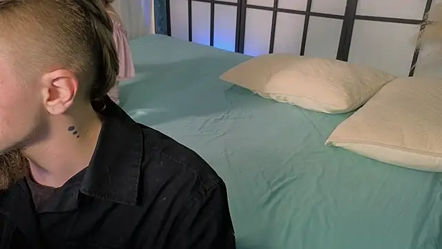Snapshot of Saint_Vicious chatting on March 15, 8:21 pm Saint Vicious online show from March 15, 8:21 pm