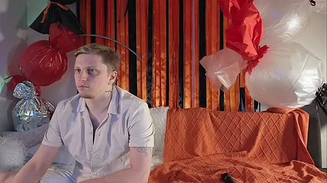 Snapshot of Saint_Vicious chatting on November 5, 8:12 pm Saint Vicious online show from November 5, 8:12 pm