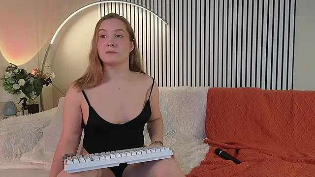 Snapshot of Saint_Vicious chatting on October 21, 8:19 pm Saint Vicious online show from October 21, 8:19 pm