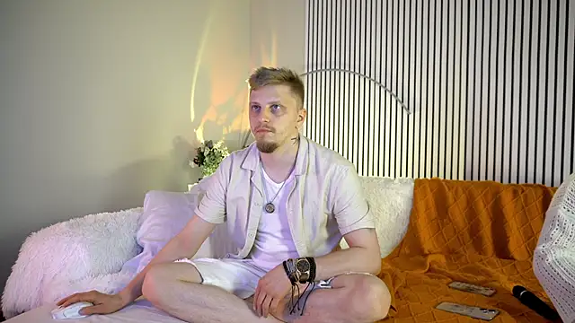 Snapshot of Saint_Vicious chatting on September 19, 8:13 pm Saint Vicious online show from September 19, 8:13 pm