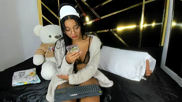 Snapshot of Lynda_Bonnie chatting on March 9, 10:19 am Lynda Bonnie online show from March 9, 10:19 am