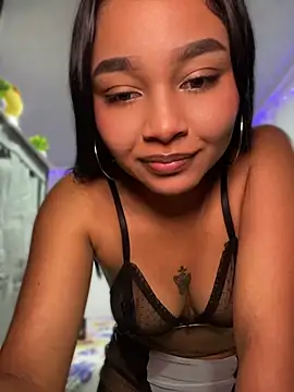 Snapshot of Lynda_Bonnie chatting on July 28, 8:52 pm Lynda Bonnie online show from July 28, 8:52 pm