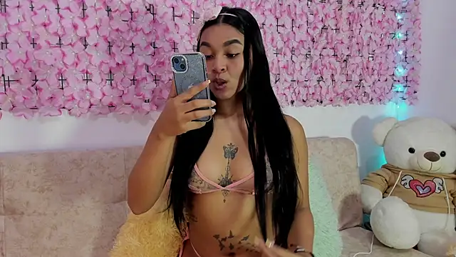 Snapshot of Lynda_Bonnie chatting on October 25, 12:39 pm Lynda Bonnie online show from October 25, 12:39 pm