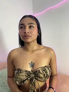 Snapshot of Lynda_Bonnie chatting on May 3, 2:31 pm Lynda Bonnie online show from May 3, 2:31 pm