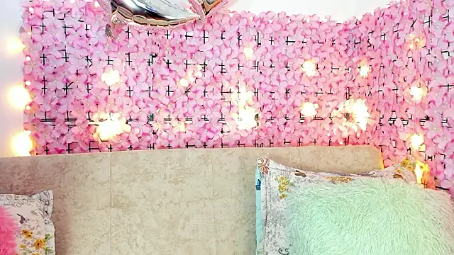 Snapshot of Lynda_Bonnie chatting on February 28, 5:12 pm Lynda Bonnie online show from February 28, 5:12 pm