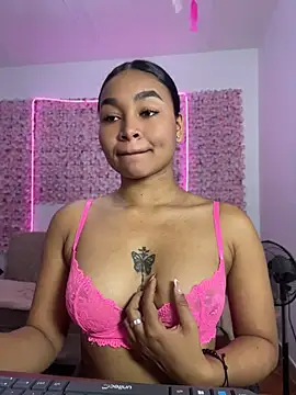 Snapshot of Lynda_Bonnie chatting on June 23, 1:31 pm Lynda Bonnie online show from June 23, 1:31 pm