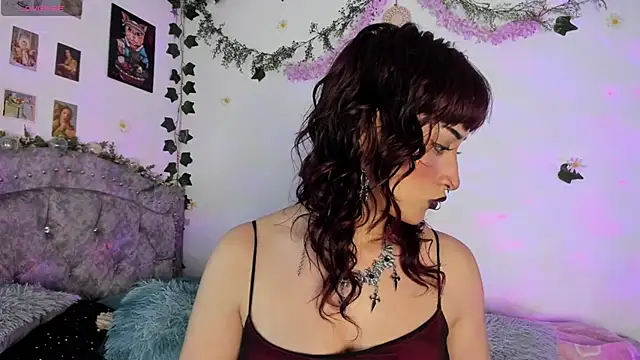 Snapshot of roxxystar_ chatting on October 24, 1:04 am roxxystar online show from October 24, 1:04 am