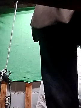 BrownSkinGuy420 online show from February 11, 5:37 am