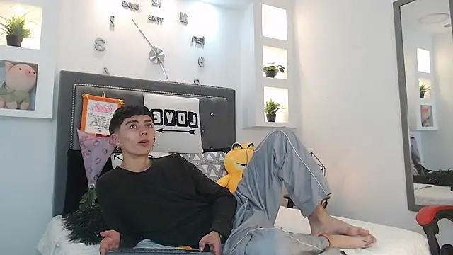 MaikyCooper online show from March 12, 4:30 am