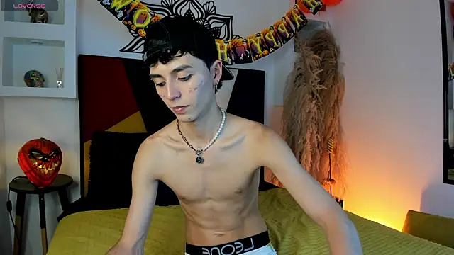 MaikyCooper online show from October 7, 9:16 pm