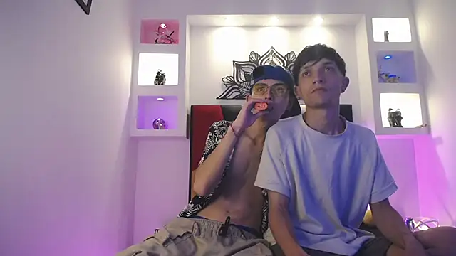 MaikyCooper online show from March 3, 4:10 am