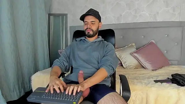 Luke Diaz7 online show from March 4, 3:44 am