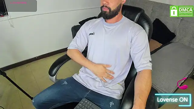 Snapshot of Luke_Diaz7 chatting on November 25, 3:29 am Luke Diaz7 online show from November 25, 3:29 am