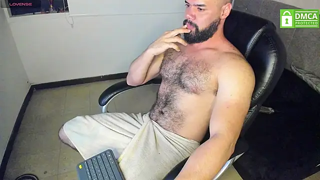 Snapshot of Luke_Diaz7 chatting on October 31, 4:20 am Luke Diaz7 online show from October 31, 4:20 am