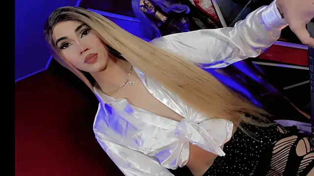 emelly horny  online show from November 3, 7:17 pm