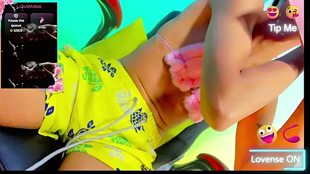 emelly horny  online show from October 25, 7:14 pm