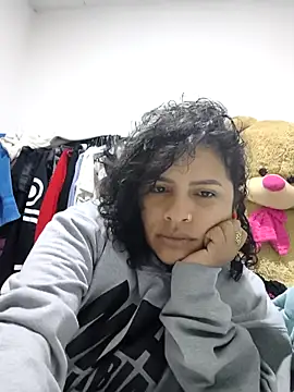 Snapshot of saralovens chatting on November 2, 1:43 am saralovens online show from November 2, 1:43 am