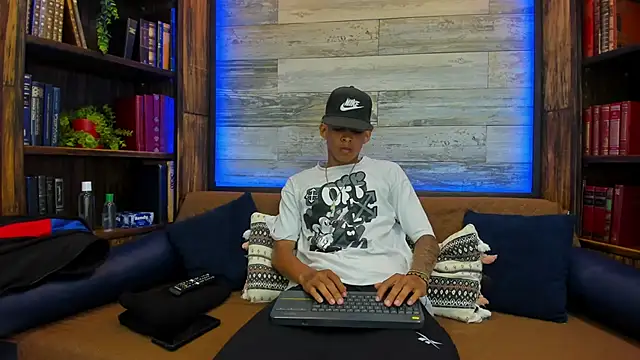 AndrewStiff online show from February 18, 3:42 am