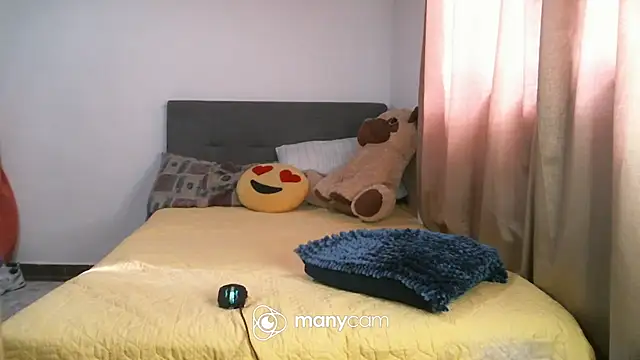 Snapshot of Evy_conor chatting on March 3, 2:28 pm Evy conor online show from March 3, 2:28 pm
