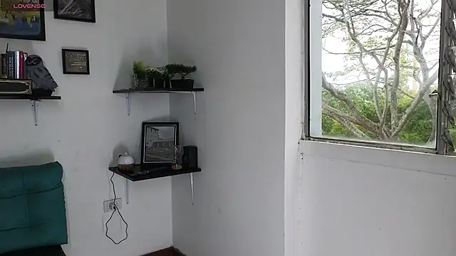 Snapshot of atenea_02_love chatting on June 2, 9:15 pm atenea 02 love online show from June 2, 9:15 pm