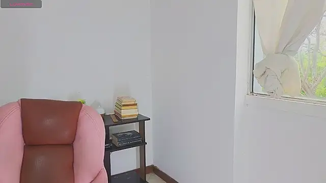 Snapshot of atenea_02_love chatting on May 24, 10:09 pm atenea 02 love online show from May 24, 10:09 pm