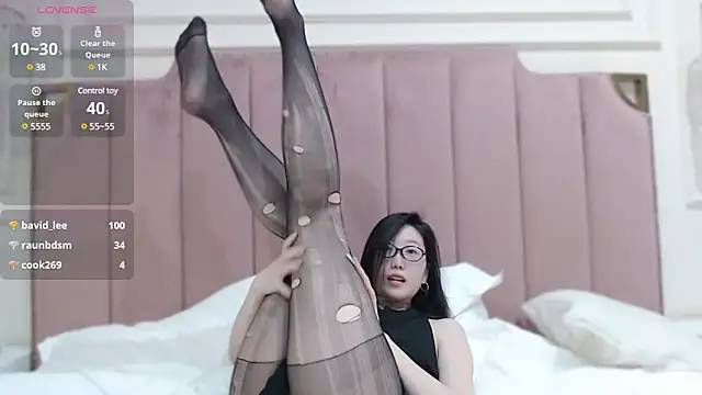 linlinnnnn online show from March 12, 10:37 am