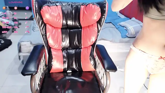 linlinnnnn online show from April 18, 7:00 am