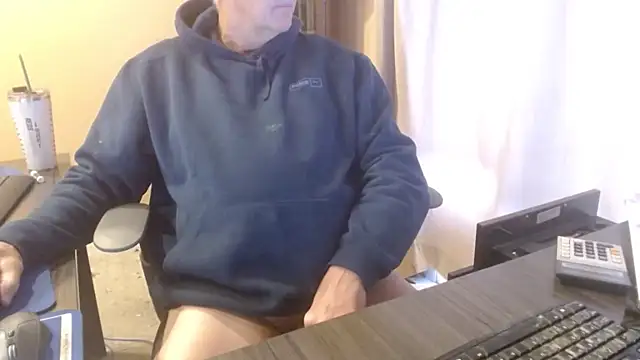 Snapshot of olderandwiser2 chatting on December 18, 3:05 pm olderandwiser2 online show from December 18, 3:05 pm