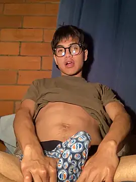 Snapshot of shadowsofgarden chatting on March 18, 3:02 am shadowsofgarden online show from March 18, 3:02 am