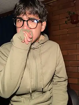 Snapshot of shadowsofgarden chatting on March 20, 10:32 am shadowsofgarden online show from March 20, 10:32 am