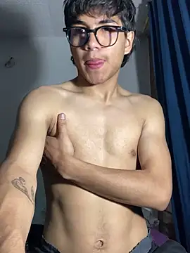 Snapshot of shadowsofgarden chatting on March 21, 1:34 am shadowsofgarden online show from March 21, 1:34 am