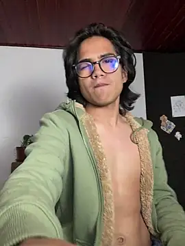 Snapshot of shadowsofgarden chatting on February 21, 4:07 am shadowsofgarden online show from February 21, 4:07 am