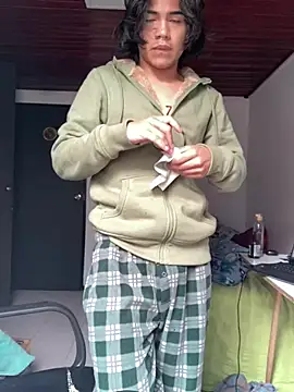 Snapshot of shadowsofgarden chatting on February 21, 12:49 pm shadowsofgarden online show from February 21, 12:49 pm