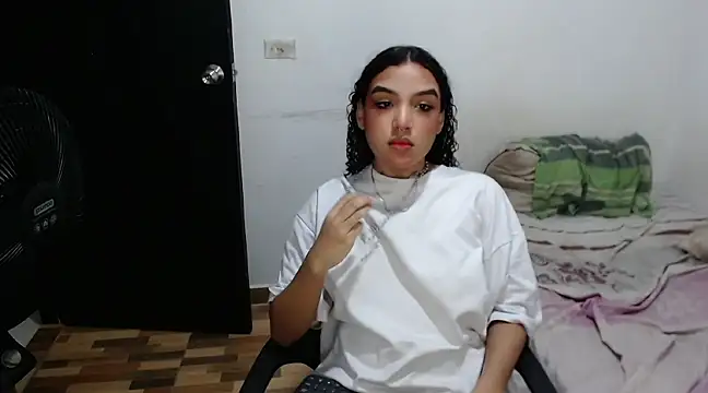 Snapshot of Majo_BigTits chatting on March 12, 2:20 am Majo BigTits online show from March 12, 2:20 am