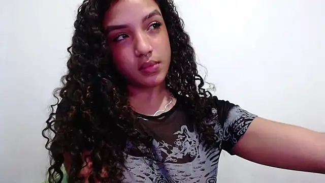 Snapshot of Majo_BigTits chatting on September 14, 8:15 am Majo BigTits online show from September 14, 8:15 am