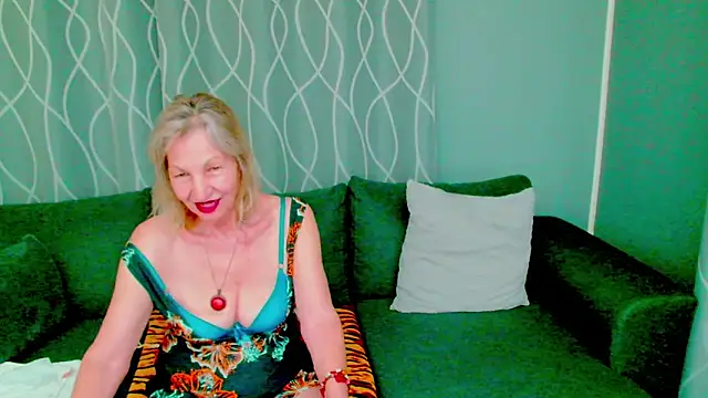 Snapshot of adeleadison chatting on September 12, 3:06 am adeleadison online show from September 12, 3:06 am