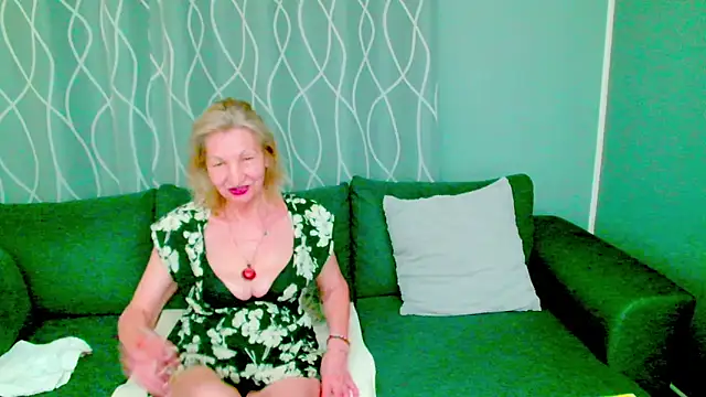 Snapshot of adeleadison chatting on September 24, 2:40 am adeleadison online show from September 24, 2:40 am