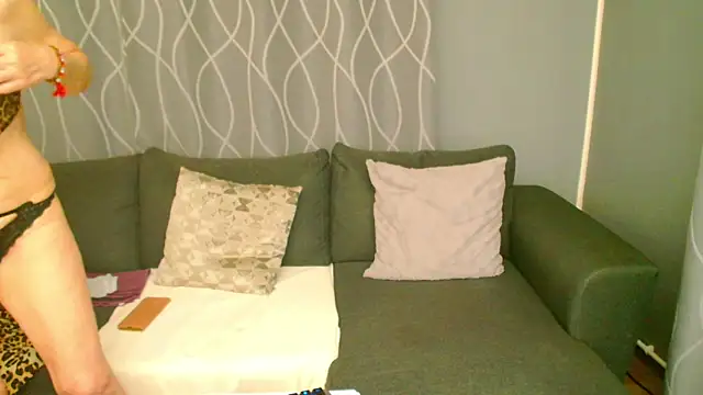 Snapshot of adeleadison chatting on November 17, 5:00 am adeleadison online show from November 17, 5:00 am